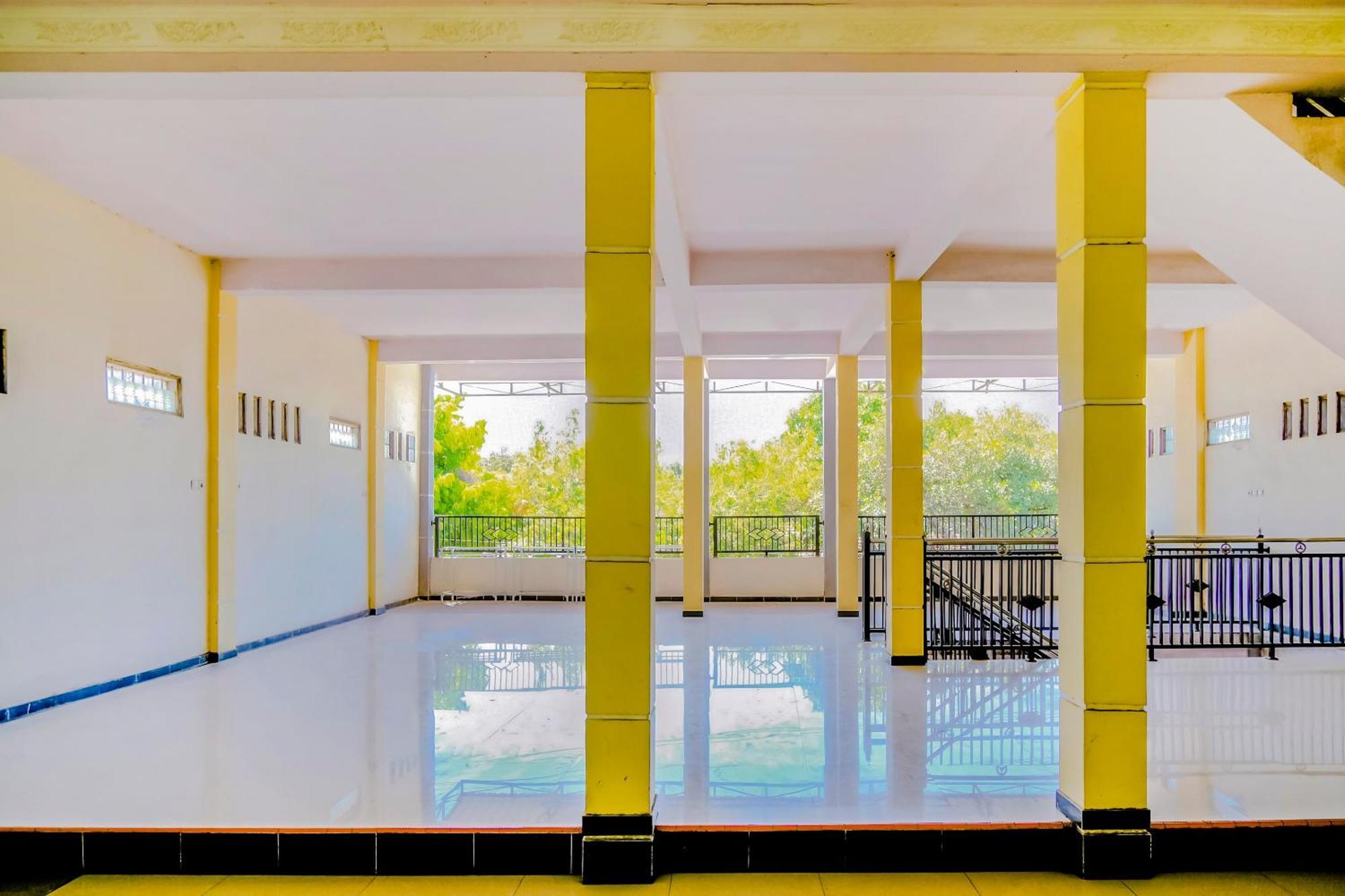 Super Oyo 1759 Family Residence Кедири Экстерьер фото