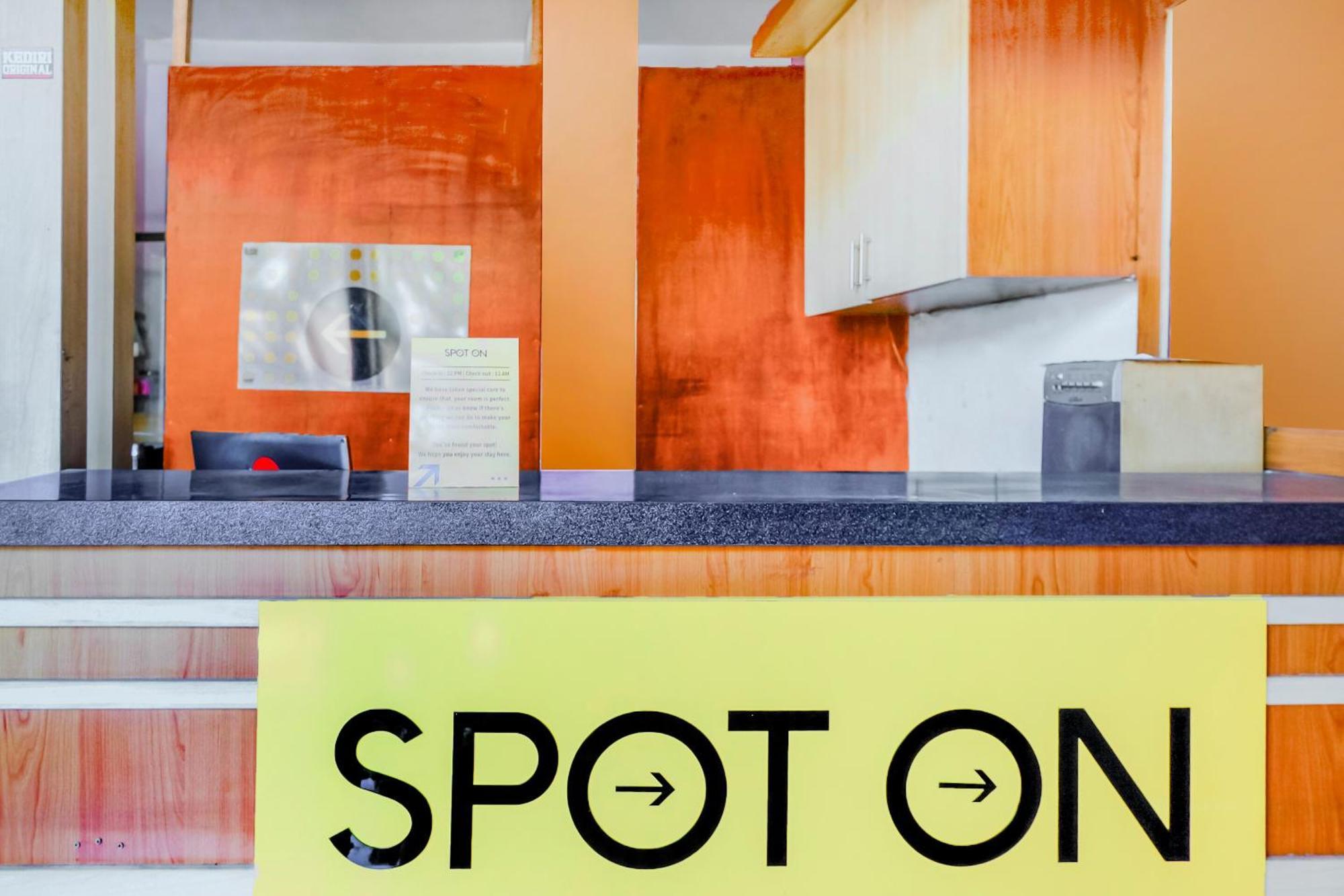 Super Oyo 1759 Family Residence Кедири Экстерьер фото