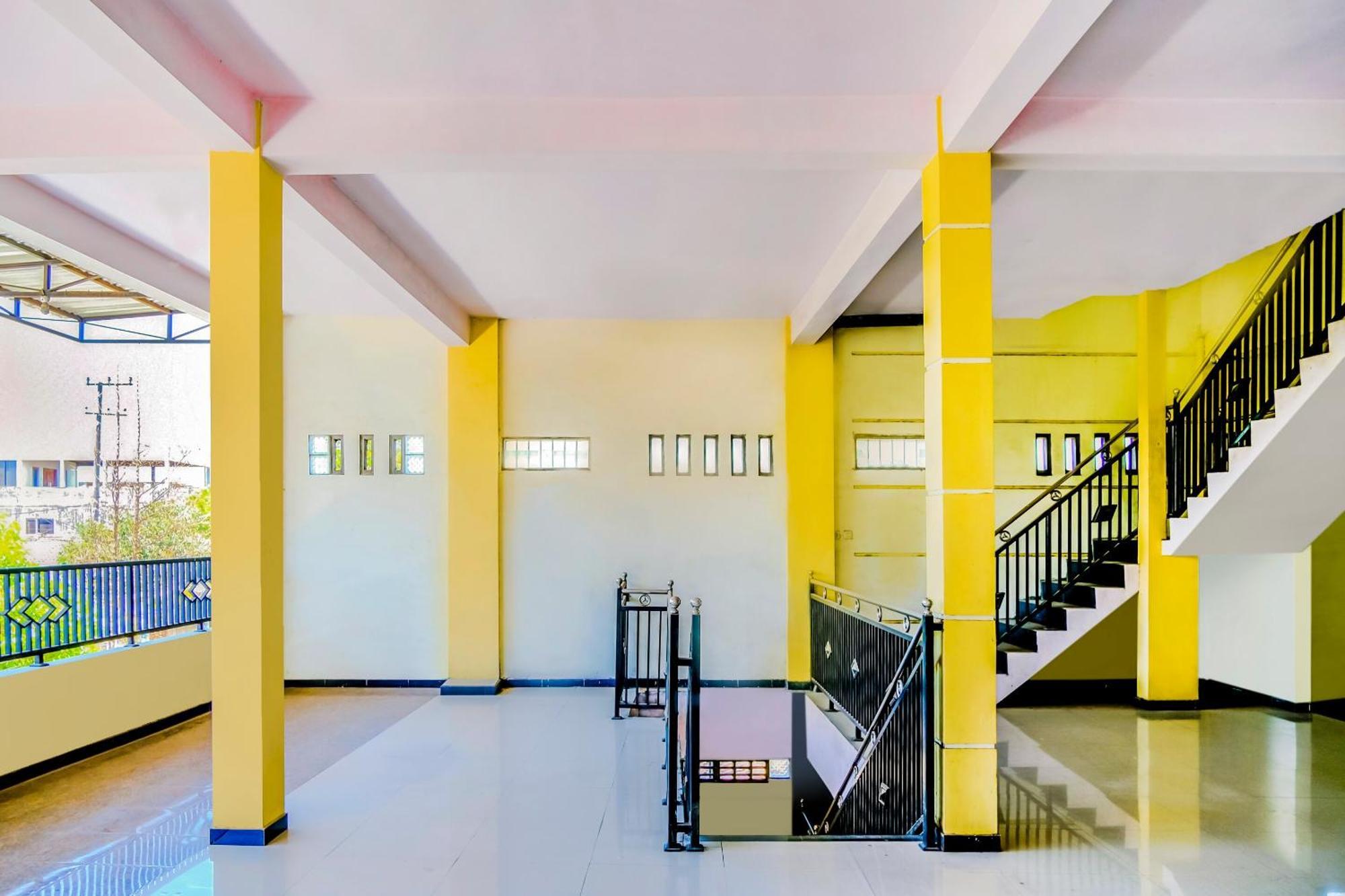 Super Oyo 1759 Family Residence Кедири Экстерьер фото