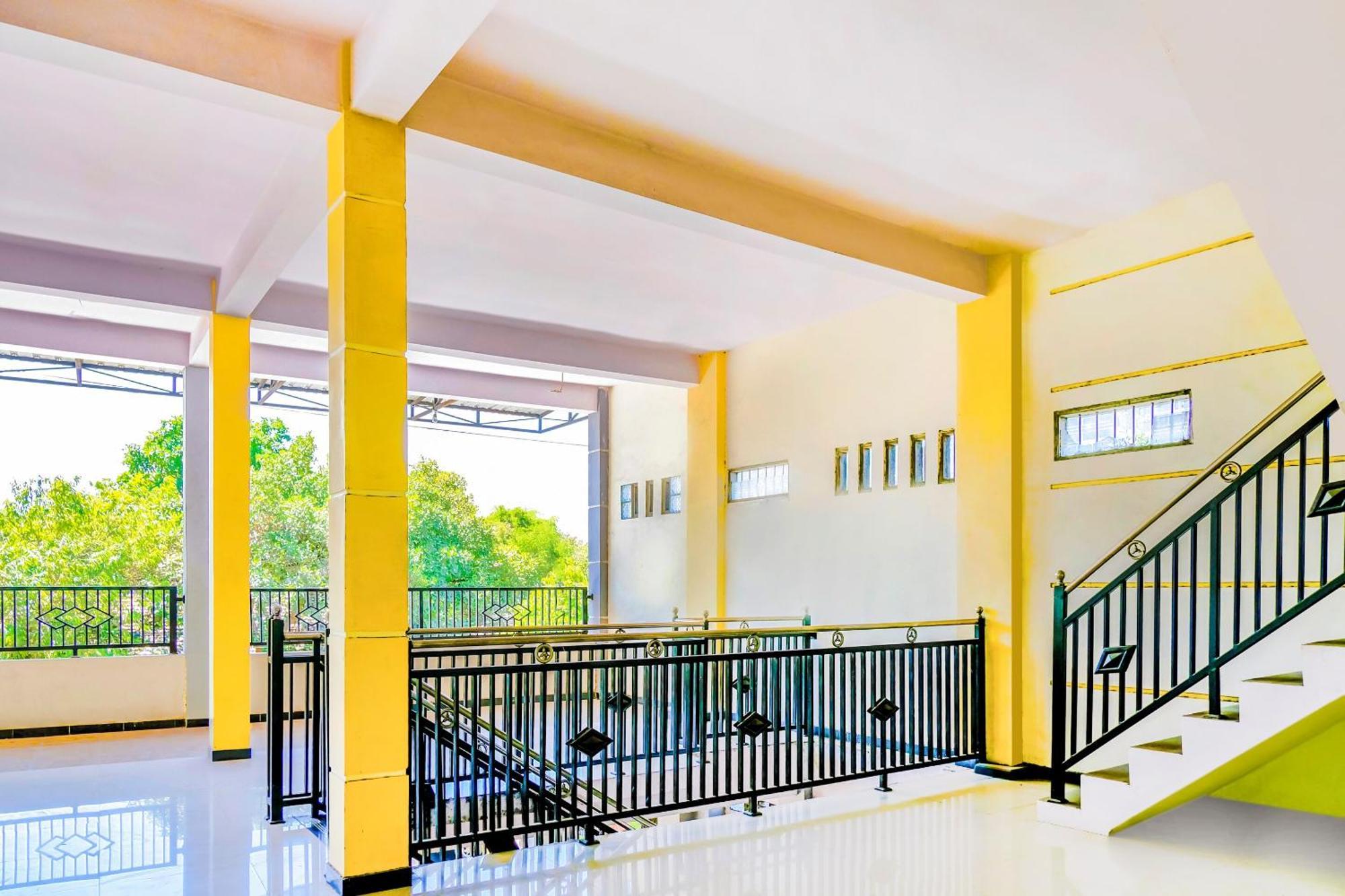Super Oyo 1759 Family Residence Кедири Экстерьер фото