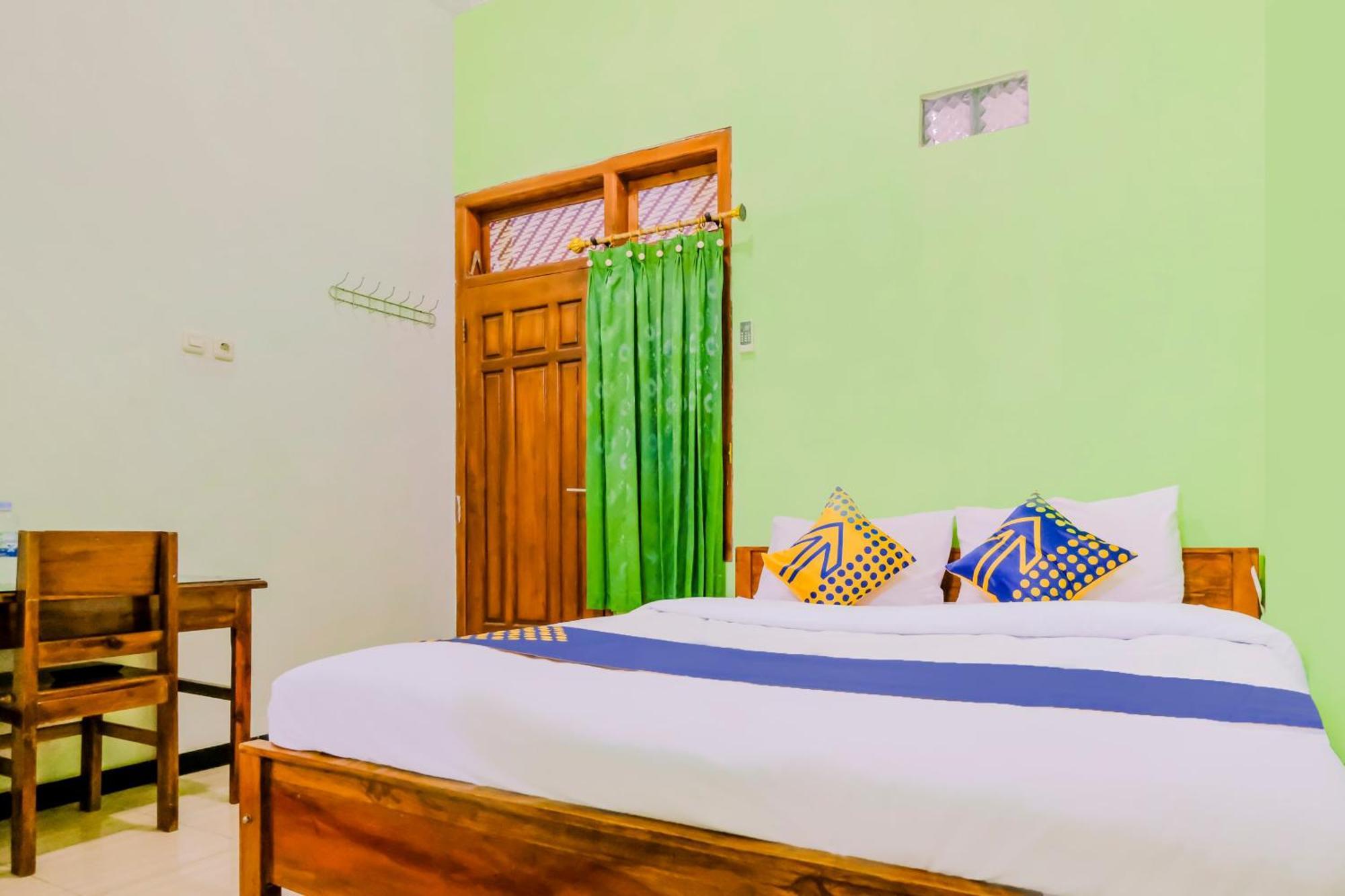 Super Oyo 1759 Family Residence Кедири Экстерьер фото