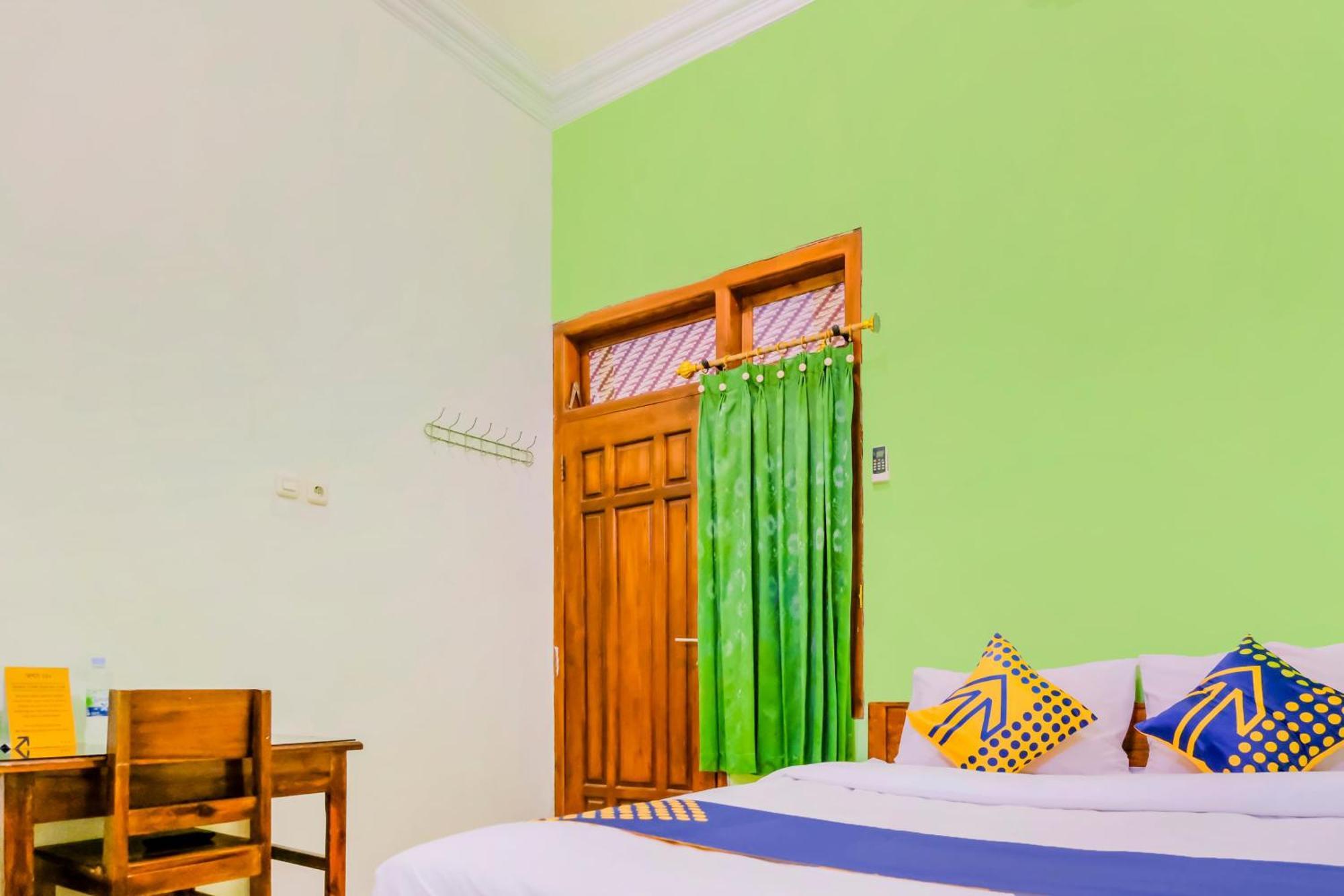 Super Oyo 1759 Family Residence Кедири Экстерьер фото